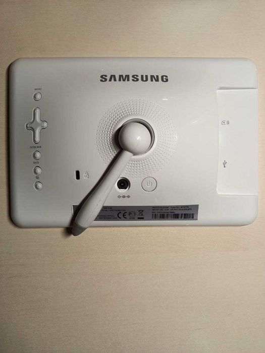 Цифровая фоторамка Samsung LP07 (SPF-71ES) white