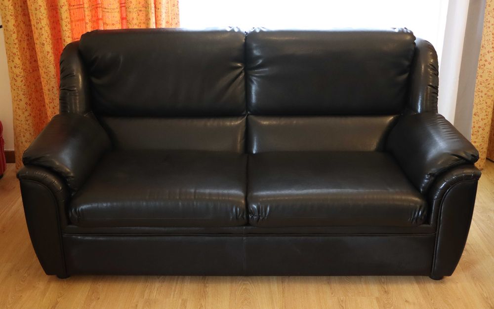 Conjunto de 2 sofás em pele