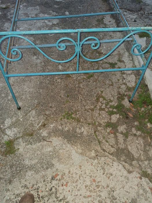 Cama antiga de ferro