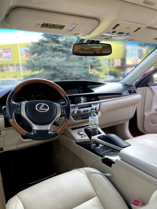 Продам Lexus es300h