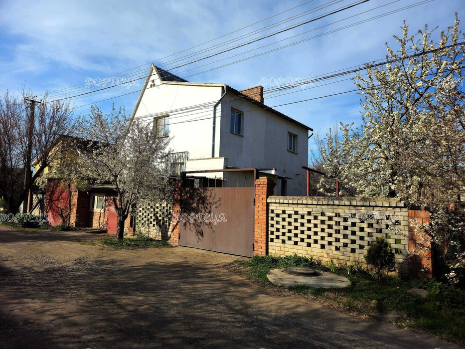 Продаж будинку з ремонтом, в Підгородному по вул. Литвишка