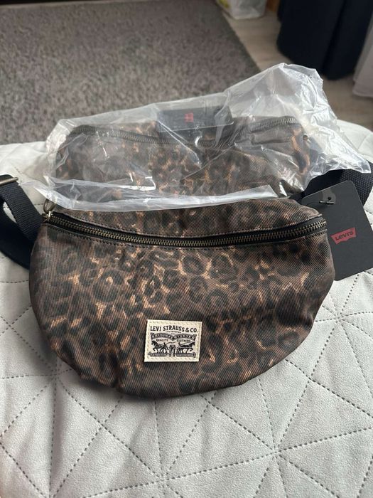 Оригінальна бананка Levis