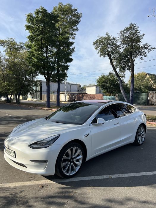 Продам Tesla model 3