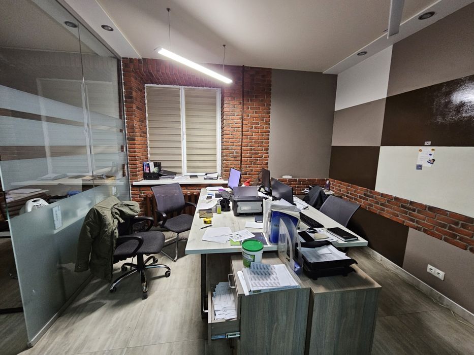 Продам офис с евроремонтом на проспекте Ивана Мазепы (около ДК Ильича)