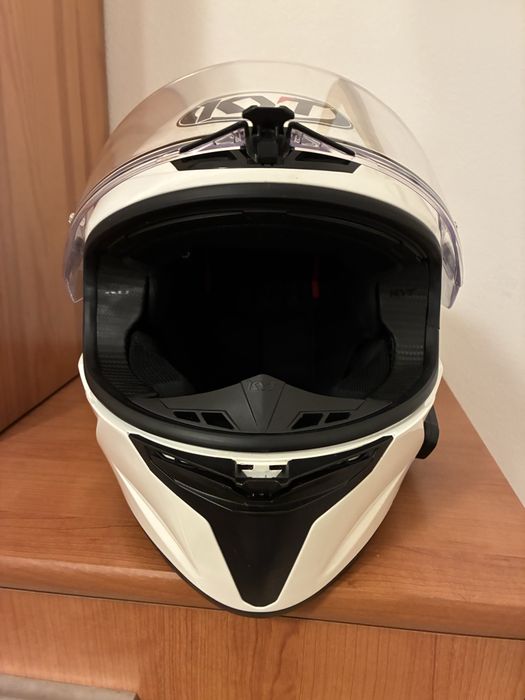 Capacete de moto com intercomunicador Bluetooth e viseira escura