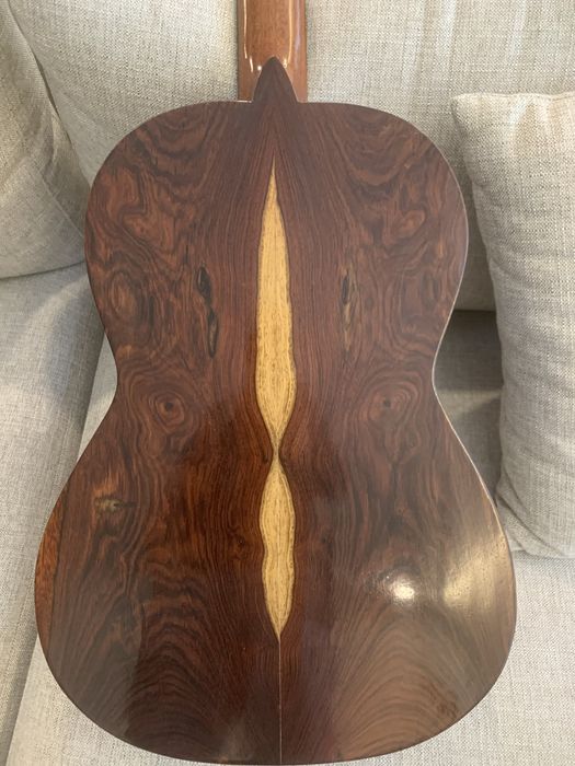 Guitarras clássicas 4/4 em pau santo