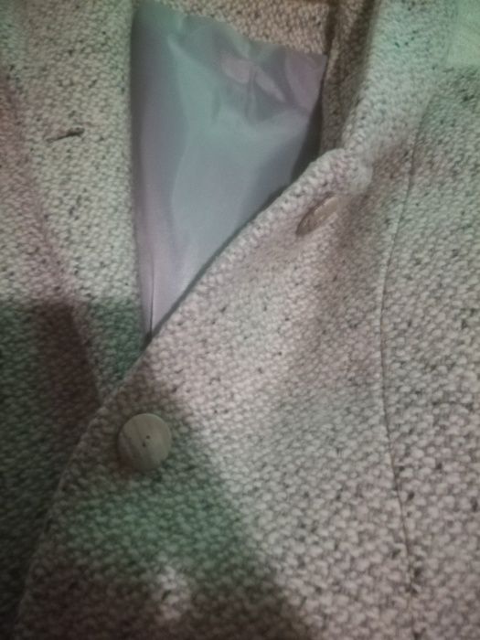 sprzedam plaszcz damski lekki.welniany nowy prakt.