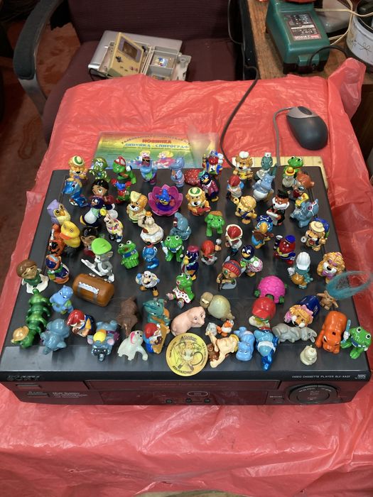 Игрушки киндер сюрприз