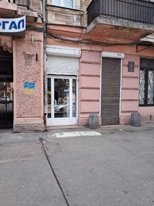 Сдам под торговлю, кафе, магазин, офис 15 кв м Нежинская Торговая