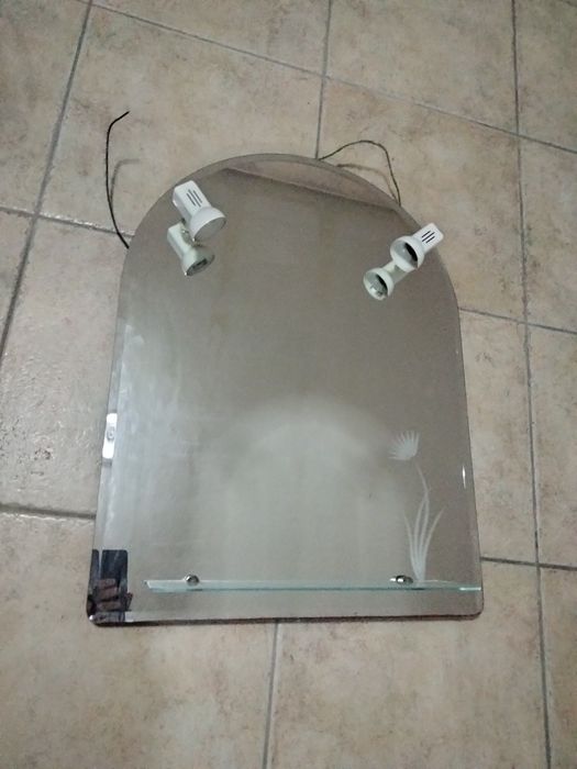 Loiças sanitárias, espelho, radiador, móvel, tudo por