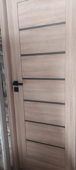 Drzwi wewnętrzne z oscieżnicą i klamką