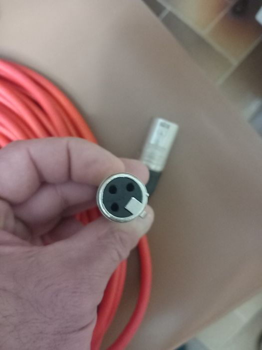 Cabo de 6 metros NEUTRIK NC*MX
XLR fêmea e XLR macho