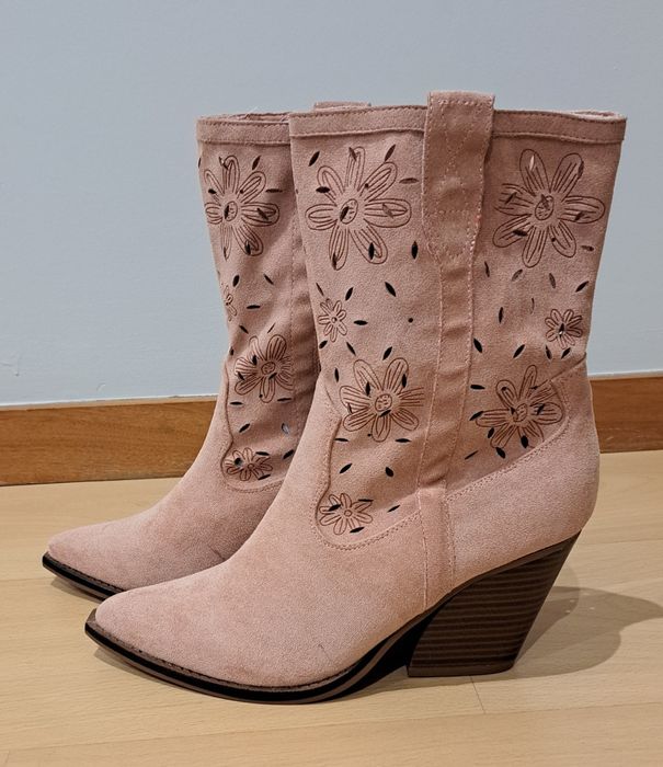 Botas em pele de camurça