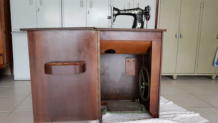 Maquina costura antiga