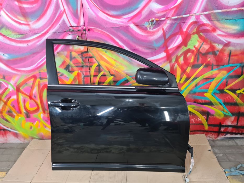 Drzwi przod prawe zderzak tyl lampy Toyota Avensis t25 209 czarna