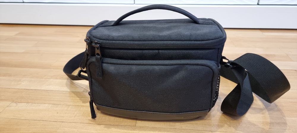 Canon EOS 250D + lente EFS 18-55 + tripé