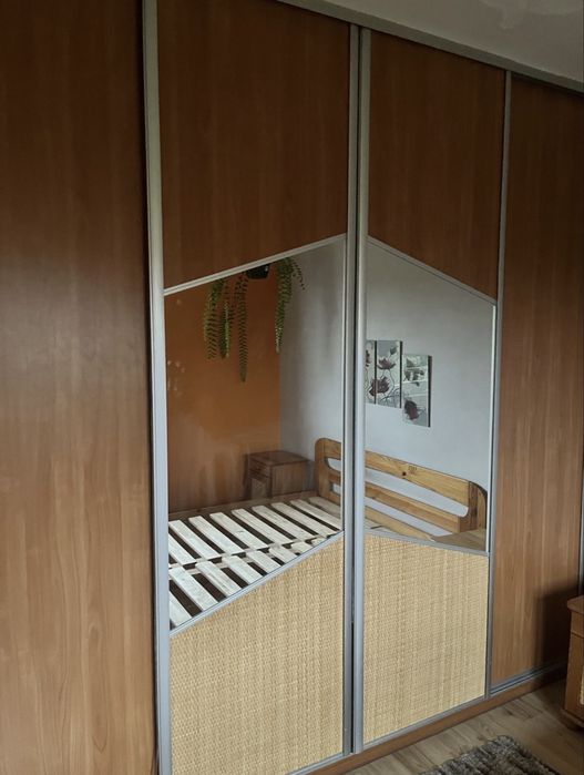 Duza szafa z drzwiami przesuwnymi