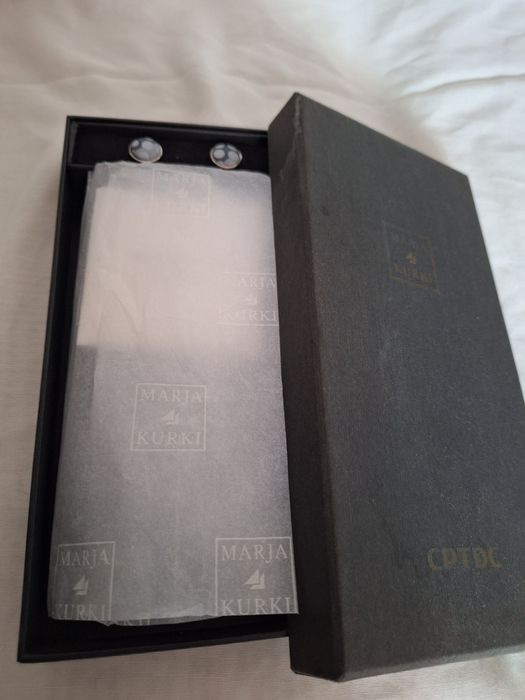 Gravata com botões de punho em seda