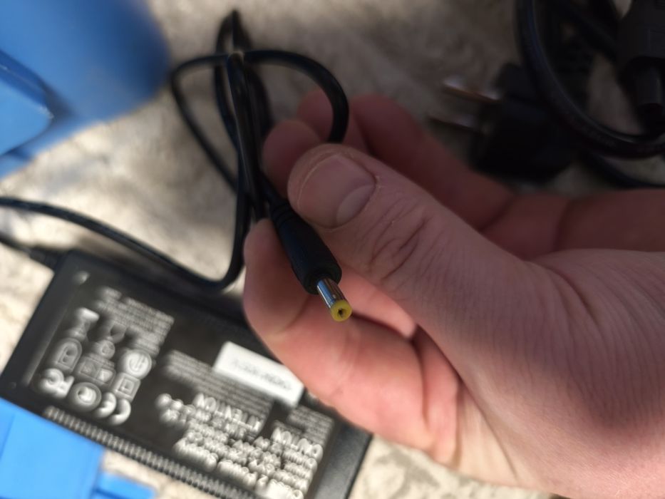 Mala com algumas acessórios para fibra ótica só o que está na imagem