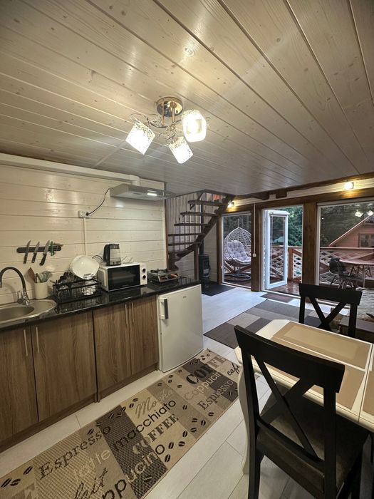 Житло подобово в Карпатах біля озера Синевир. Котедж «Лісовий маєток2»