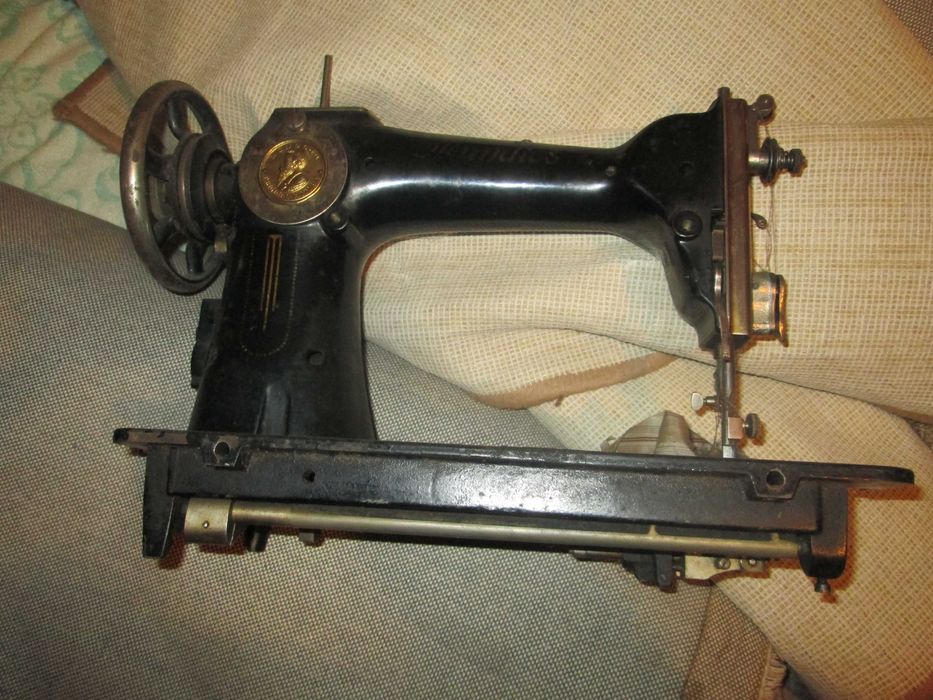 Sprzedam starą maszynę do szycia firmy MUNDLOS