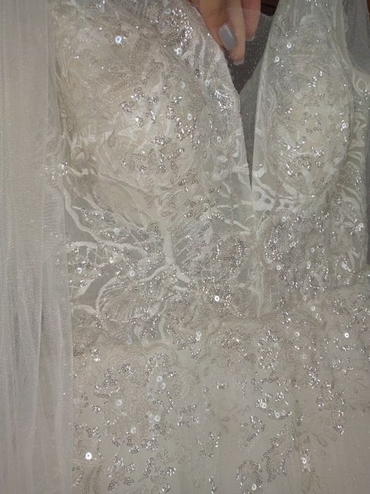Продам весільну сукню
