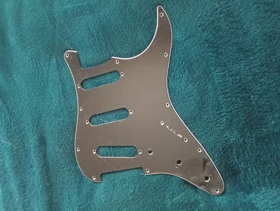 Pickguard de Cor preta.