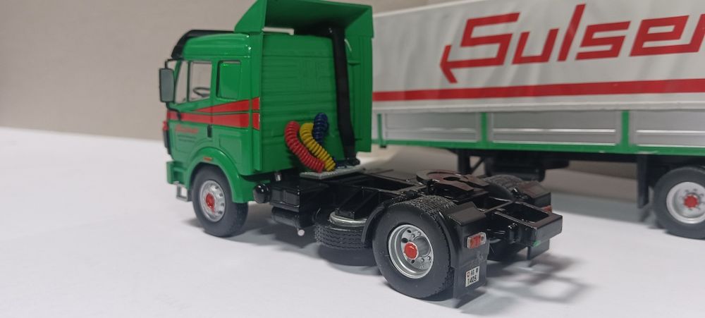 Camião Mercedes 1/43