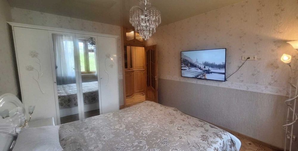 Продам 3 кімнатна квартира біля метро Перемога