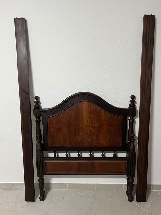 Mobilia de quarto em mogno