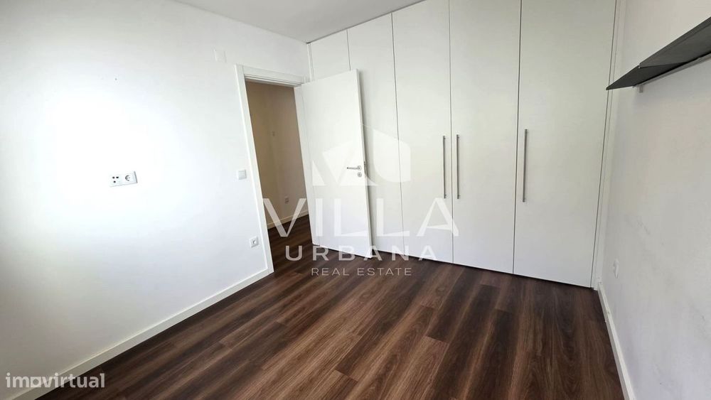 Apartamento T2 c/ Espaço Exterior localizado no Centro de Almada