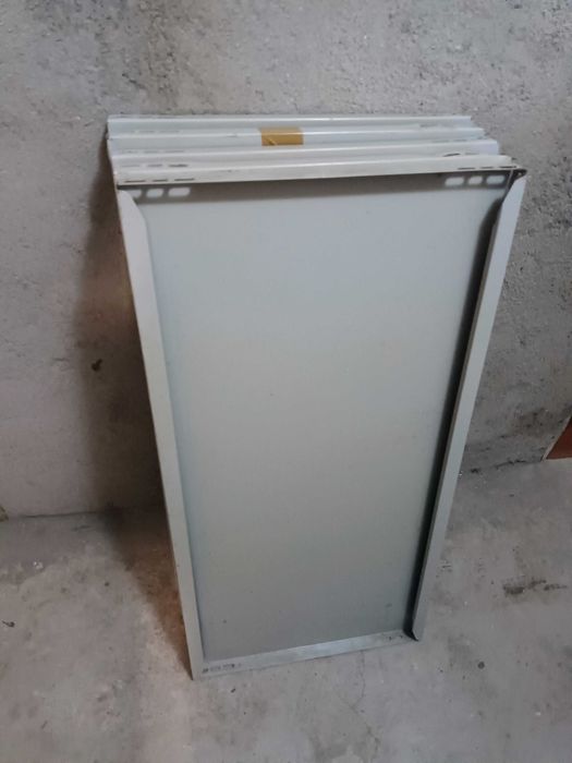 2 Estantes de encaixe para, arrumação diversa. 90 x 45 x 90 cm altura.