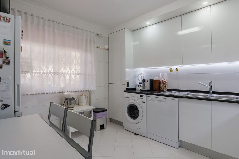 Apartamento T1 Remodelado em Massamá | Zona Central e com Elevador