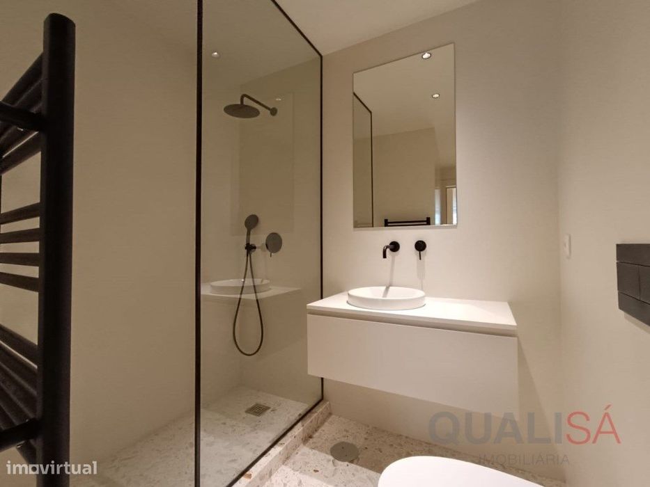 Apartamento T0+1 novo com varanda, equipado e mobilado, localizado ...