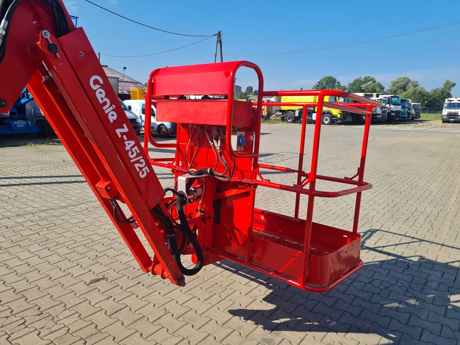 Podnośnik koszowy spalinowy Genie Z-45/25J wysokość robocza 16m, rok 2013