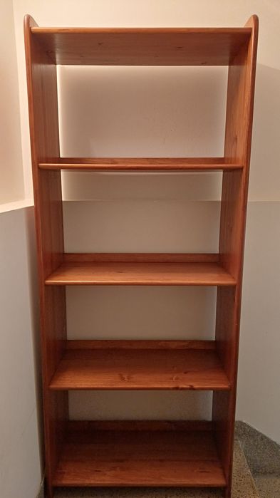 Estante em madeira maciça