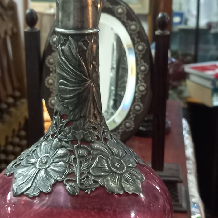 Garrafa Arte-nova em cristal e metal estanhado