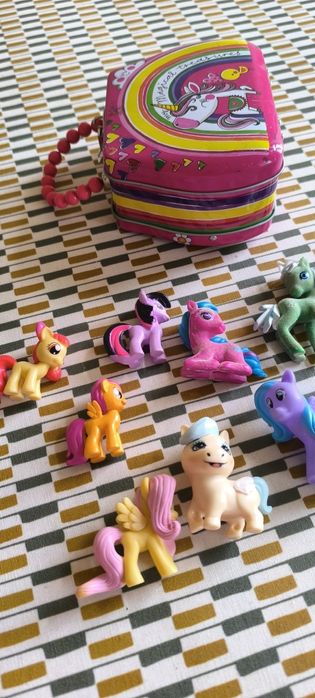 Selling set – metal suitcase with mini ponies and unicorns64551264583299121