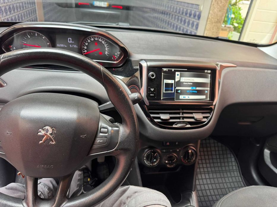 Peugeot 208 1.6 HDi – Económico e Fiável | 2012
