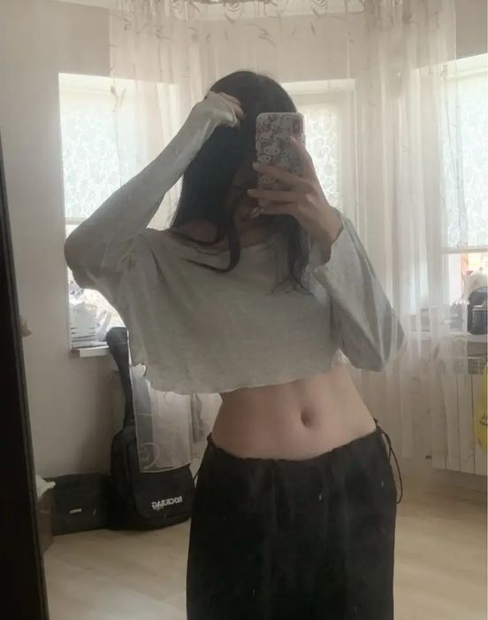 укороченная кофта с длинным рукавом