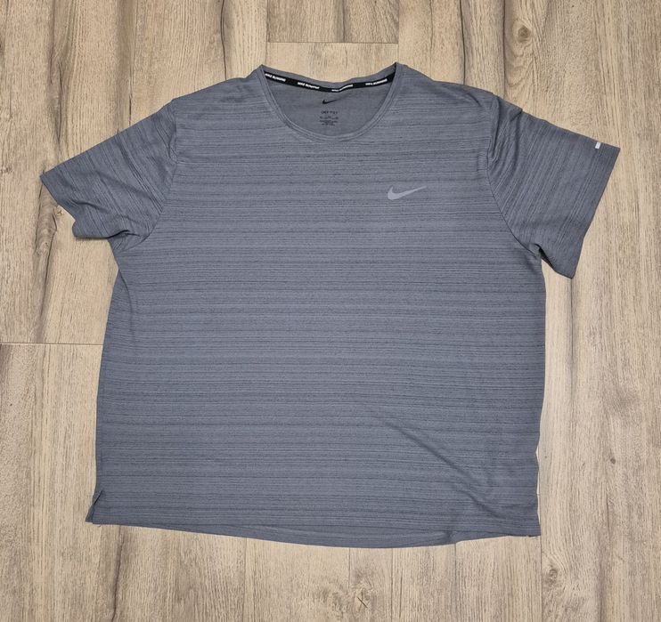 Nike dri fit koszulka t -shirt XL 
Bardzo przewiewna 
Normalne ślady u