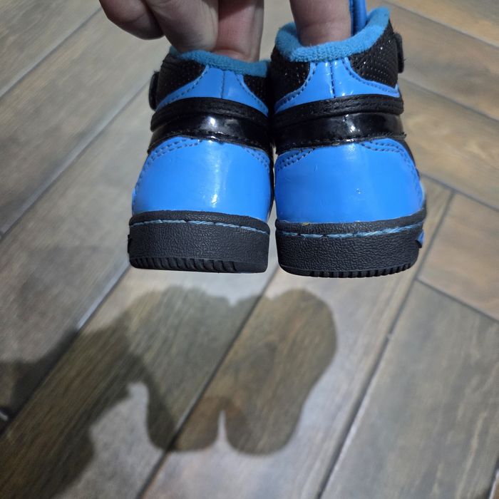 Śliczne buciki ze skórki marki Everlast rozmiar 21.5cm.