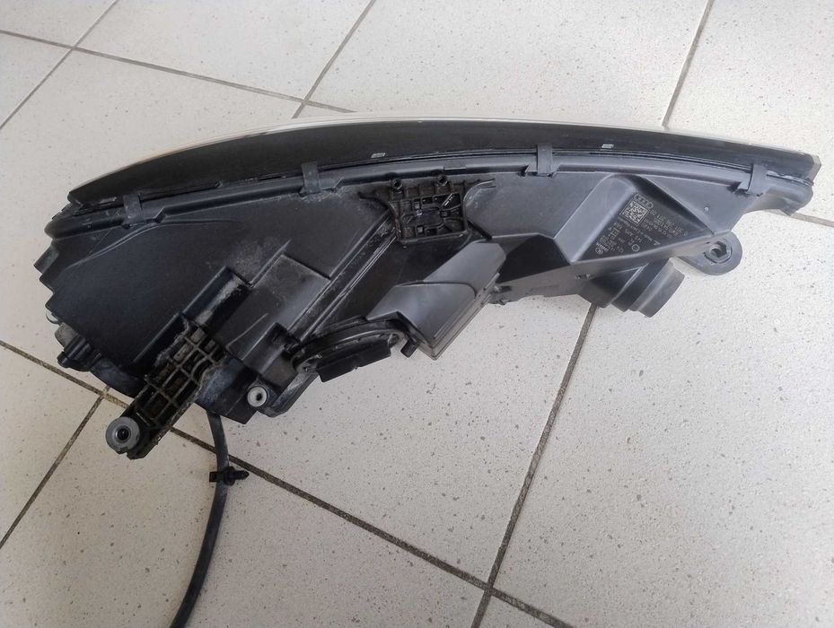Lampa lewa przednia xenon  AUDI A4 8W B9