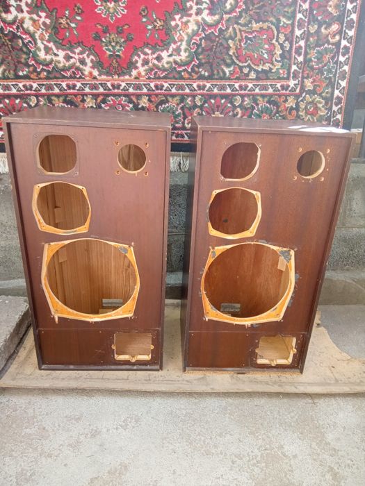 Корпуса колонок  . комплектующие к ним .