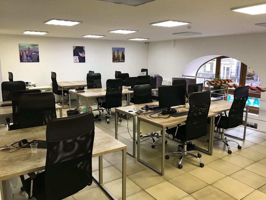 Оренда торгівельно-офісне приміщення 228,8м.кв. вул. Січових Стрільців 12.