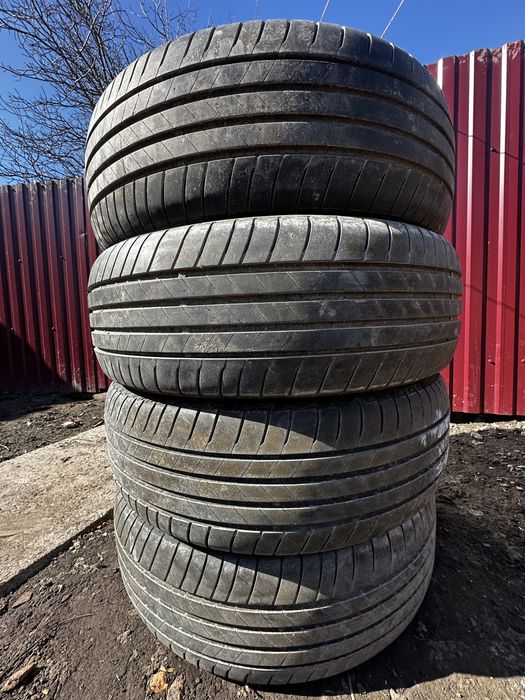 Продам літню резину проїхала один сезон R 17