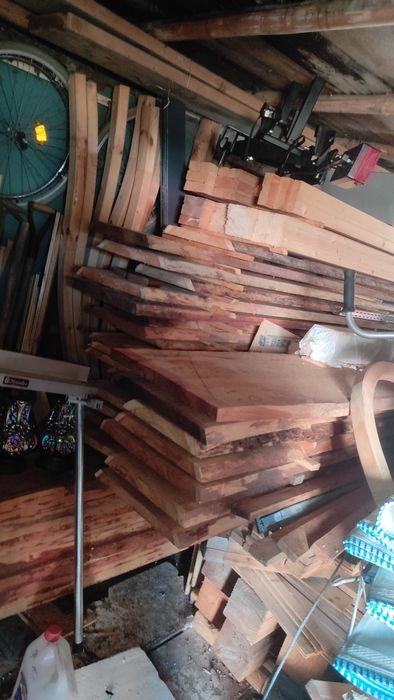 Belki, słupy, modrzew syberyjski, sosna, świerk