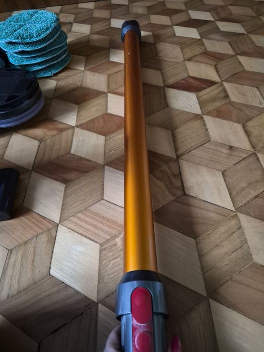 Dyson V8 Absolute odkurzacz pionowy bardzo duży zestaw