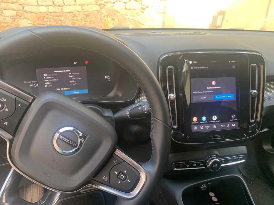 Volvo XC40 Recharge P8 Twin Motor AWD 408 ch – Full Options – 46 500 km