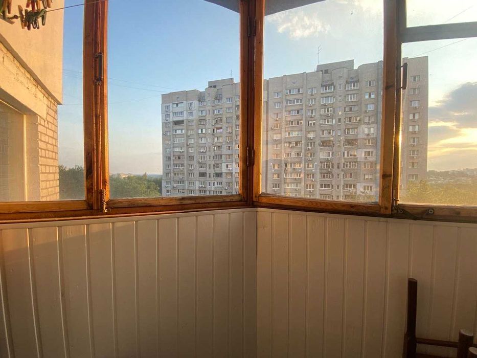 Продам большую 1к. квартиру в кирпичном доме на жм Тополь